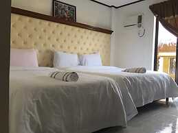 AV Seven Resort