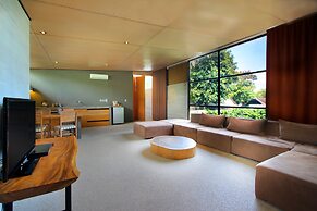 Clio Apartments