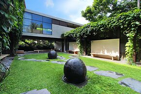 Clio Apartments