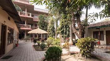 Eden Jungle Resort