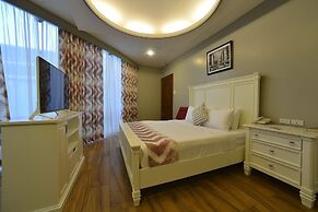 Paragon Hotel and Suites