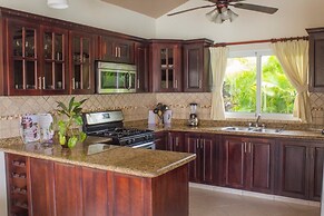 Privacy and comfort luxury 6 bedroom villa