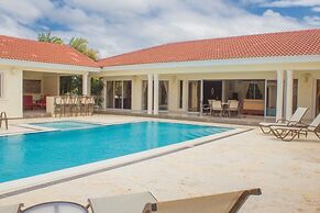 Privacy and comfort luxury 6 bedroom villa
