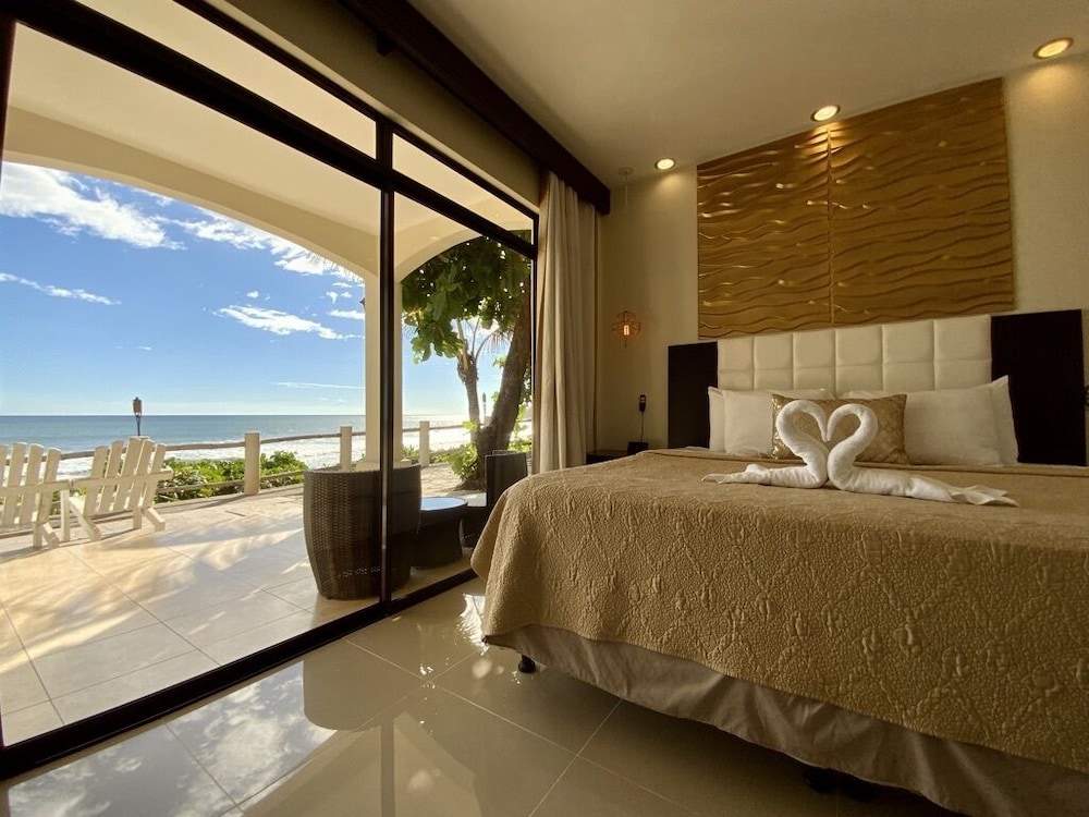 Vista Las Olas Surf Resort
