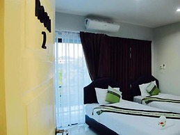 Retro Twin Home at Maesot