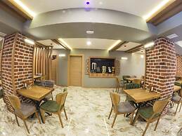 Elif Inan Otel