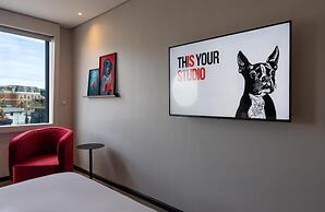 Radisson RED V&A Waterfront, Cape Town