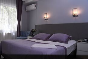 A Hotels & Suites