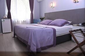 A Hotels & Suites