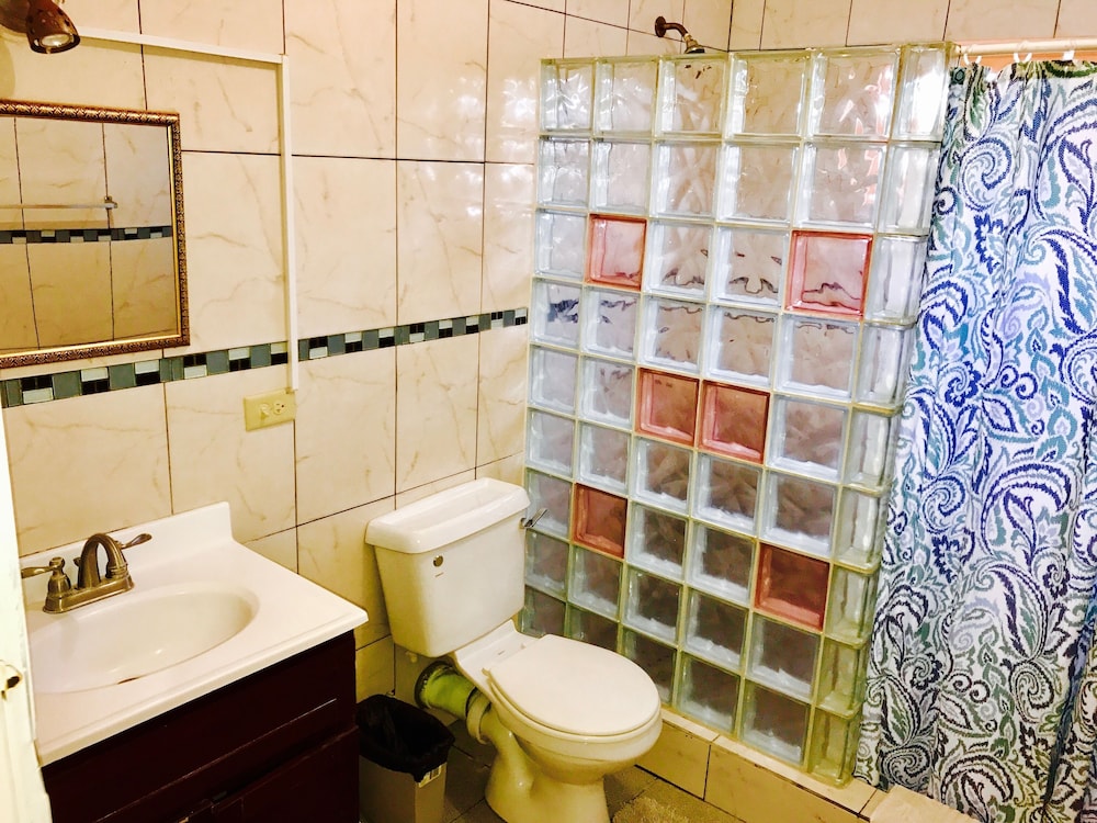 BAGOS ECO RETREAT & CAFE
