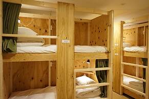Hostel Rakutsuki