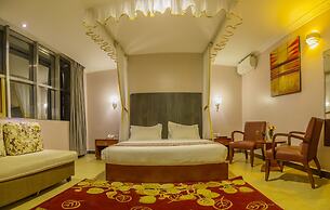 Russel Hotel