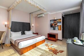 Russel Hotel
