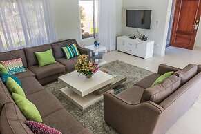 Villa with 4 Master Bedrooms w En-suite Bathrooms