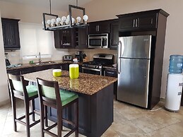 New six bedroom with BBQ and large pool