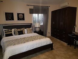 New six bedroom with BBQ and large pool