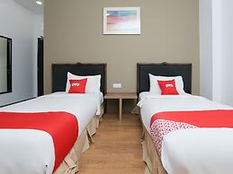 OYO 89915 East Mount Hotel