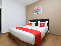 OYO 89915 East Mount Hotel