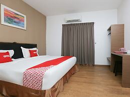 OYO 89915 East Mount Hotel