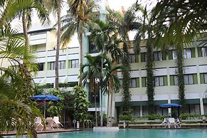 Hotel Parisutham