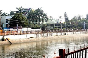 Hotel Parisutham