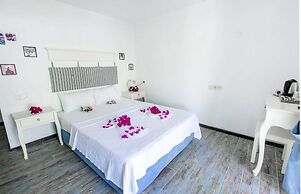 Lagoon Boutique Hotel