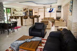 Saturn Hotel