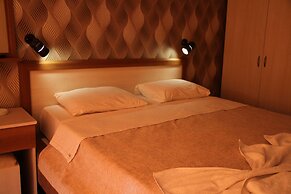 Saturn Hotel