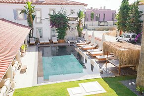 Alacati Limonaia Hotel