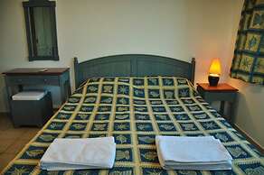 Palm Court Suites