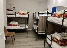The Golden Stork - Hostel