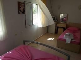 Yona Motel
