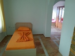 Yona Motel