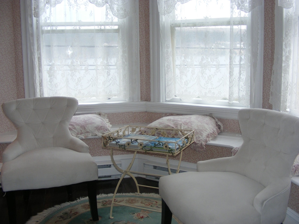 Rothesay House Heritage Inn B&B