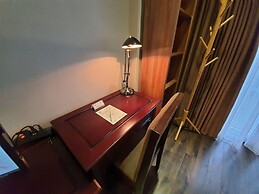 Cherry Hotel 1