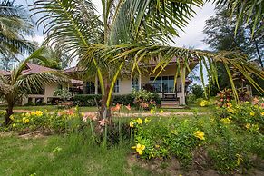 Pranee Beach Bungalows