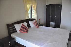 Pranee Beach Bungalows