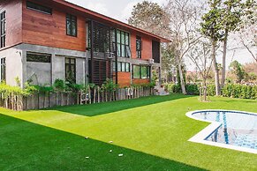Stucco Loft Residency