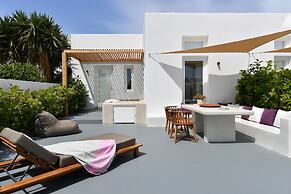 Thiro Villas Santorini