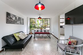 3708 Vía Primavera