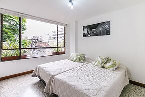 3708 Vía Primavera