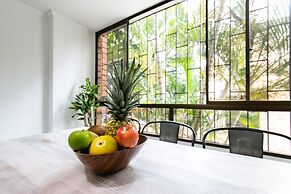 3708 Vía Primavera