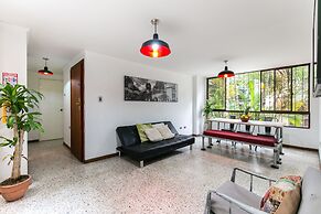 3708 Vía Primavera