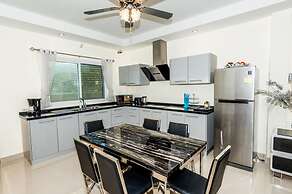 Platinum 3 bedrooms villa pool garden
