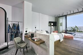 Dyo Suites