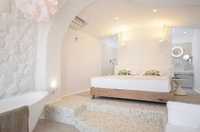 Cyano Suites
