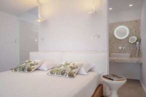 Cyano Suites