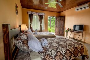 Aunty Arenal Lodge