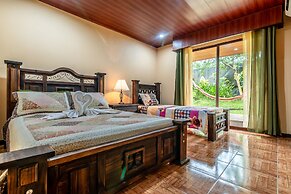 Aunty Arenal Lodge
