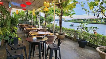 Riverside White House Boutique Hotel
